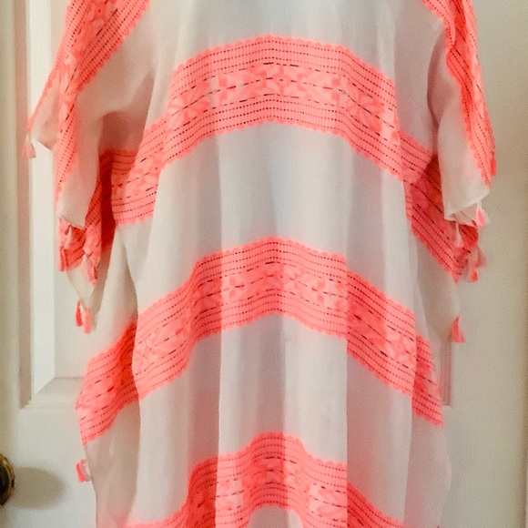 Swimsuit cover up or can be worn as a comfy dress. - Picture 2 of 6